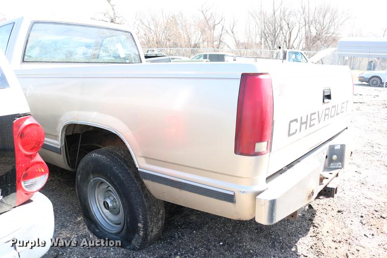 image for item DC7608 1989 Chevrolet 1500 pickup truck