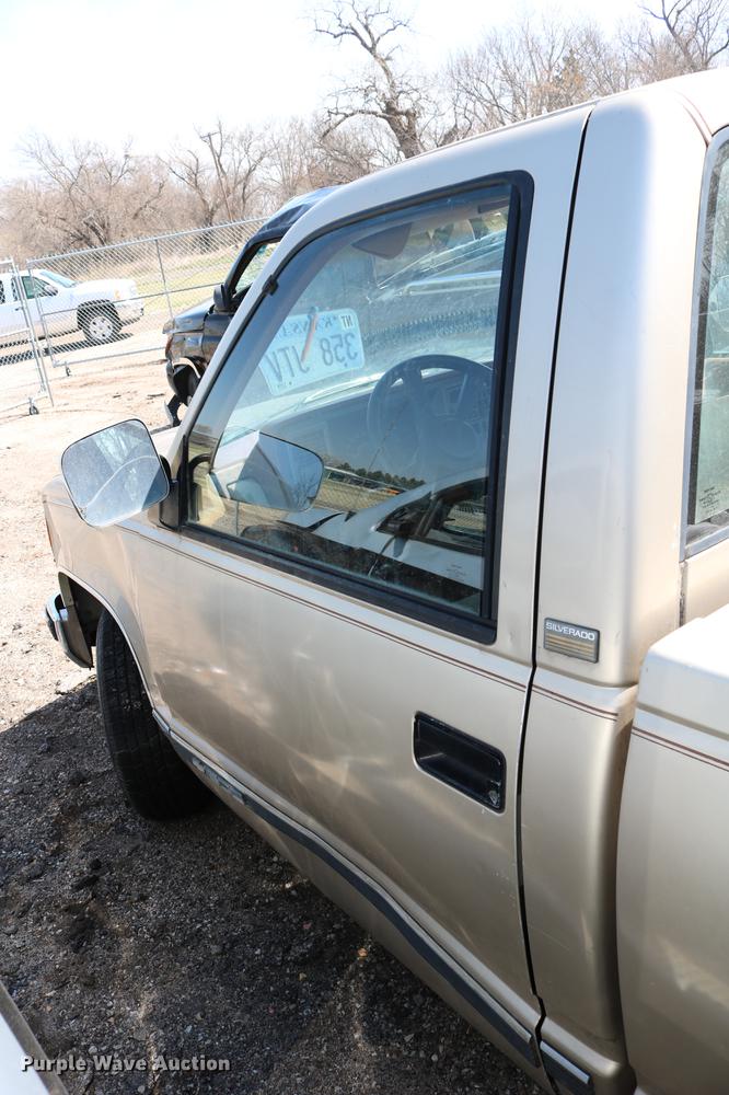 image for item DC7608 1989 Chevrolet 1500 pickup truck