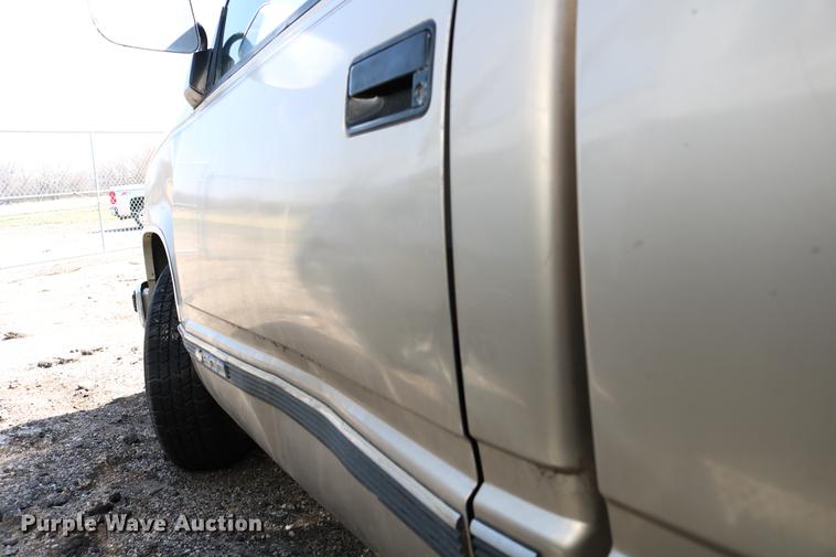 image for item DC7608 1989 Chevrolet 1500 pickup truck