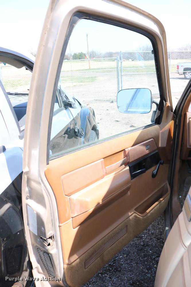 image for item DC7608 1989 Chevrolet 1500 pickup truck