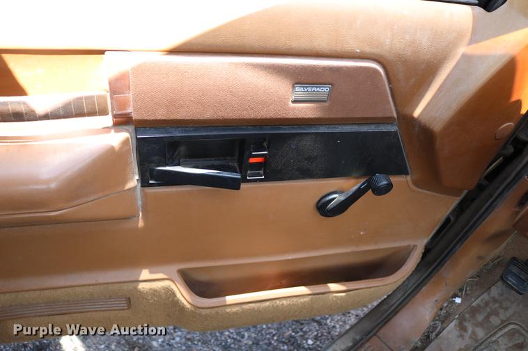 image for item DC7608 1989 Chevrolet 1500 pickup truck