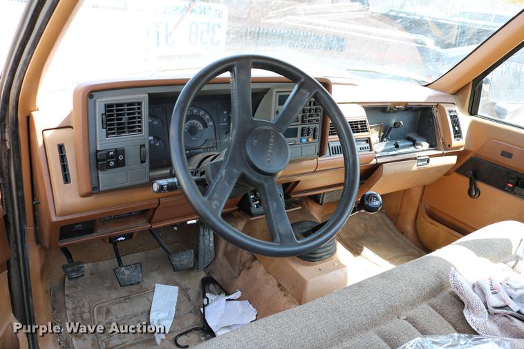 image for item DC7608 1989 Chevrolet 1500 pickup truck