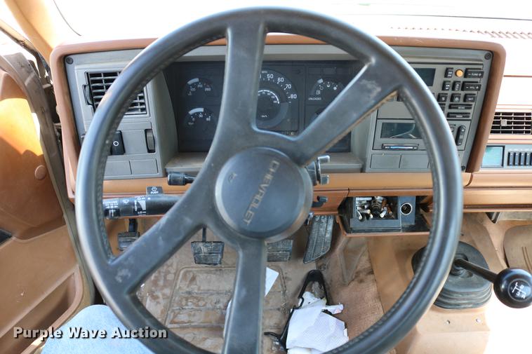 image for item DC7608 1989 Chevrolet 1500 pickup truck