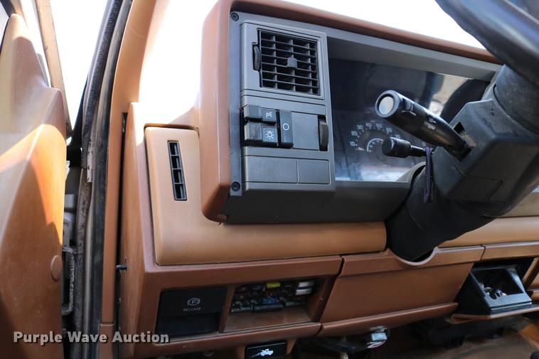 image for item DC7608 1989 Chevrolet 1500 pickup truck