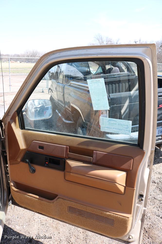 image for item DC7608 1989 Chevrolet 1500 pickup truck