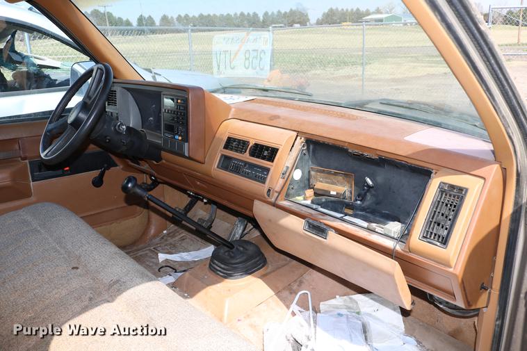 image for item DC7608 1989 Chevrolet 1500 pickup truck