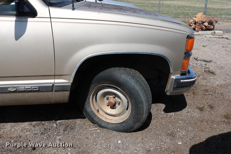 image for item DC7608 1989 Chevrolet 1500 pickup truck