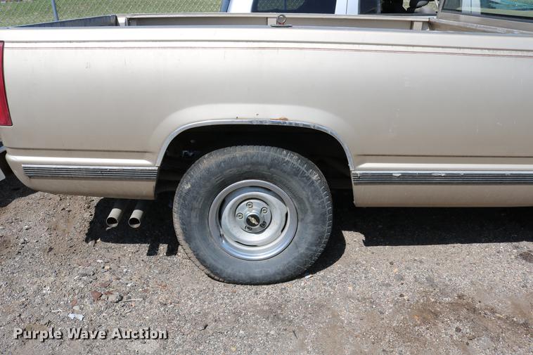 image for item DC7608 1989 Chevrolet 1500 pickup truck