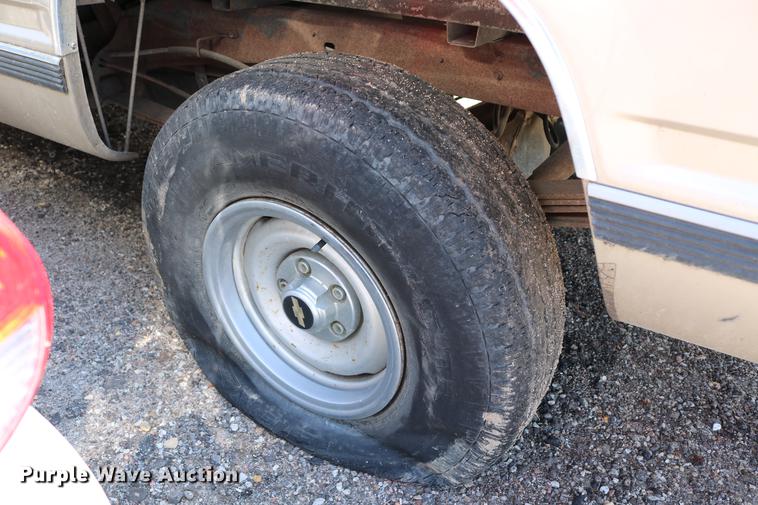 image for item DC7608 1989 Chevrolet 1500 pickup truck