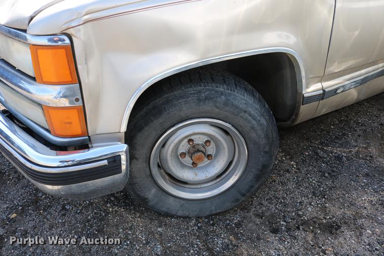 image for item DC7608 1989 Chevrolet 1500 pickup truck