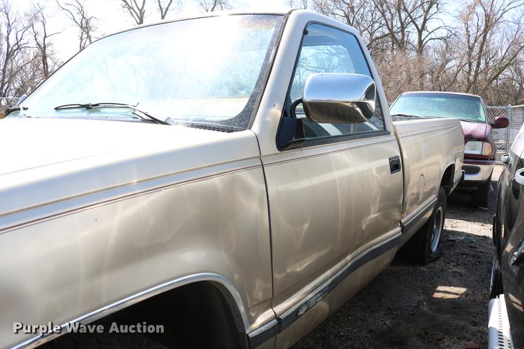 image for item DC7608 1989 Chevrolet 1500 pickup truck