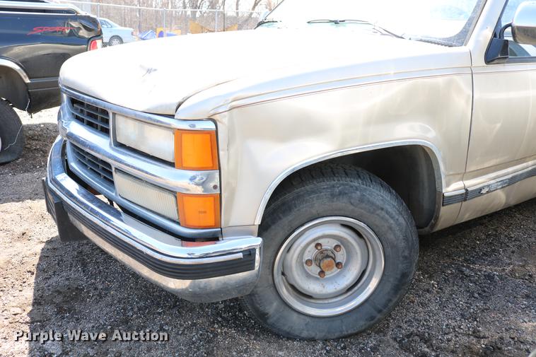 image for item DC7608 1989 Chevrolet 1500 pickup truck