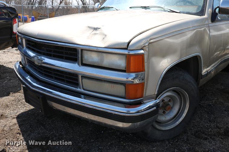 image for item DC7608 1989 Chevrolet 1500 pickup truck