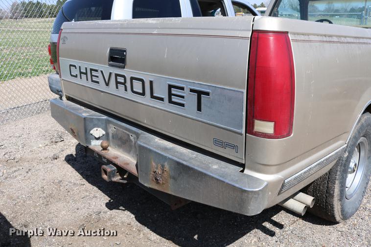 image for item DC7608 1989 Chevrolet 1500 pickup truck