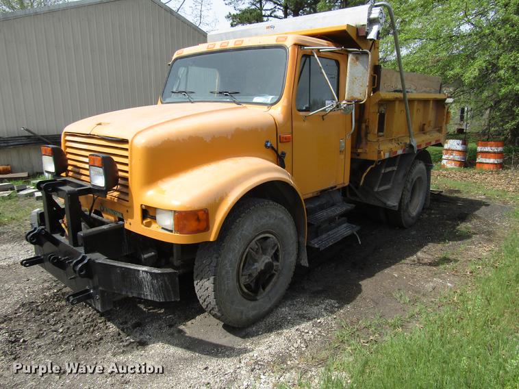 image for item DD7463 1992 International 4900 dump truck