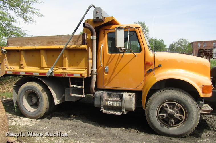 image for item DD7463 1992 International 4900 dump truck