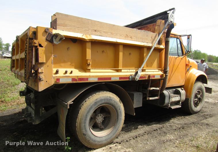 image for item DD7463 1992 International 4900 dump truck