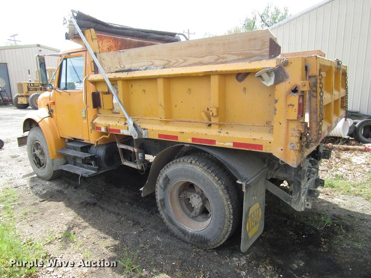 image for item DD7463 1992 International 4900 dump truck