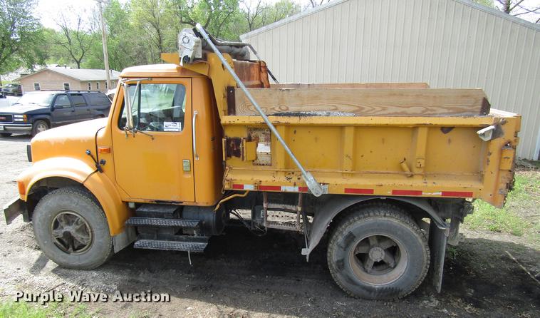 image for item DD7463 1992 International 4900 dump truck