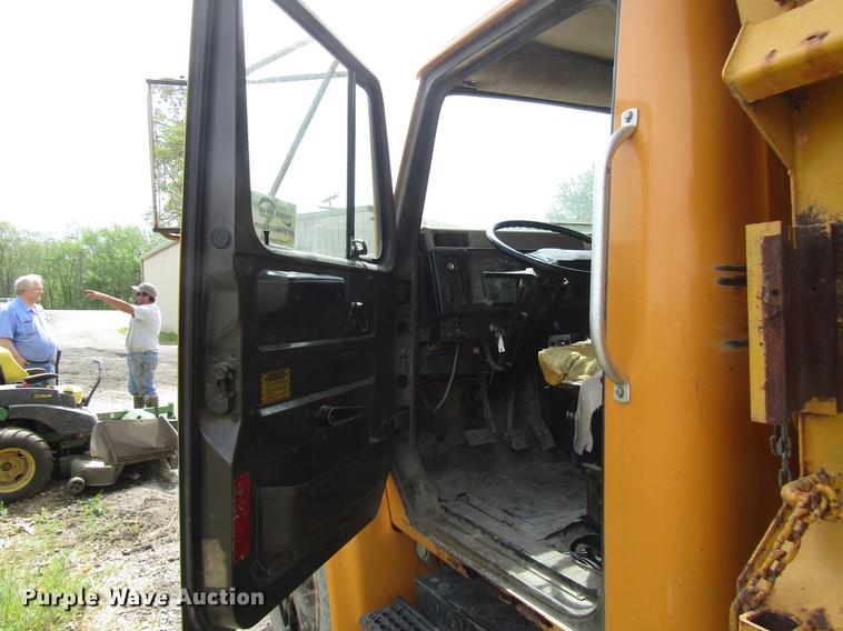 image for item DD7463 1992 International 4900 dump truck