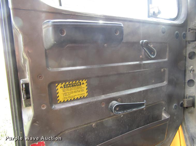 image for item DD7463 1992 International 4900 dump truck