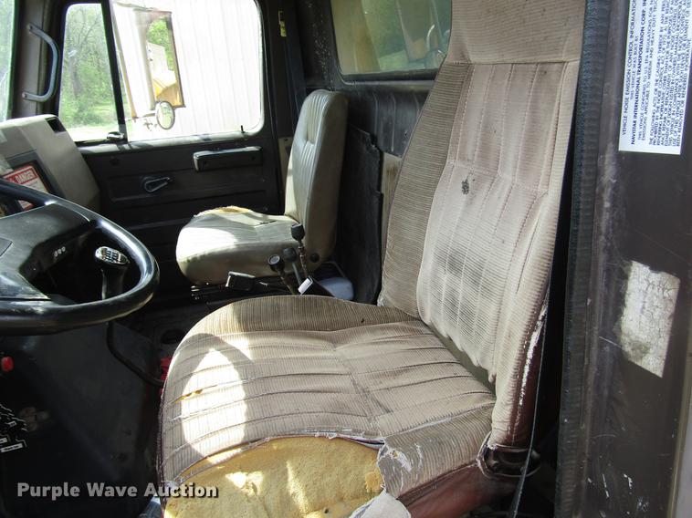 image for item DD7463 1992 International 4900 dump truck