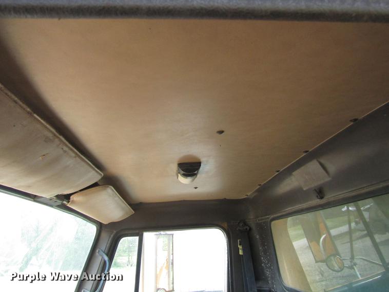 image for item DD7463 1992 International 4900 dump truck