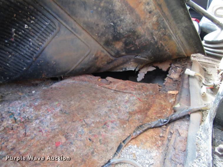 image for item DD7463 1992 International 4900 dump truck