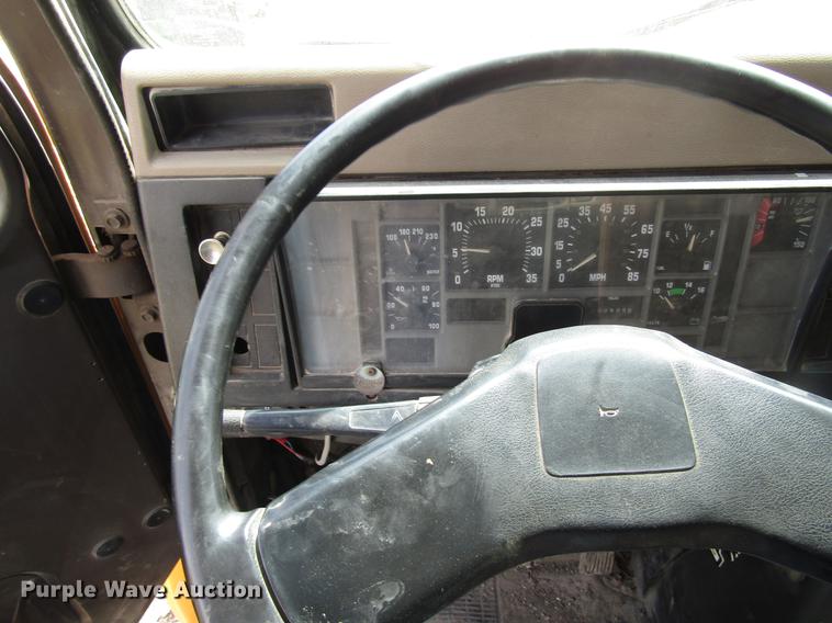 image for item DD7463 1992 International 4900 dump truck