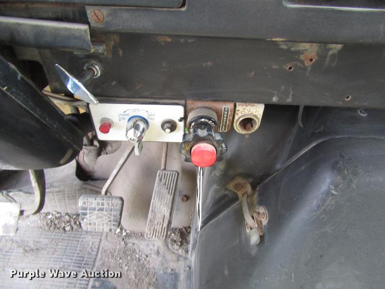 image for item DD7463 1992 International 4900 dump truck