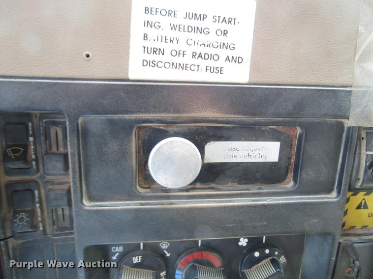 image for item DD7463 1992 International 4900 dump truck