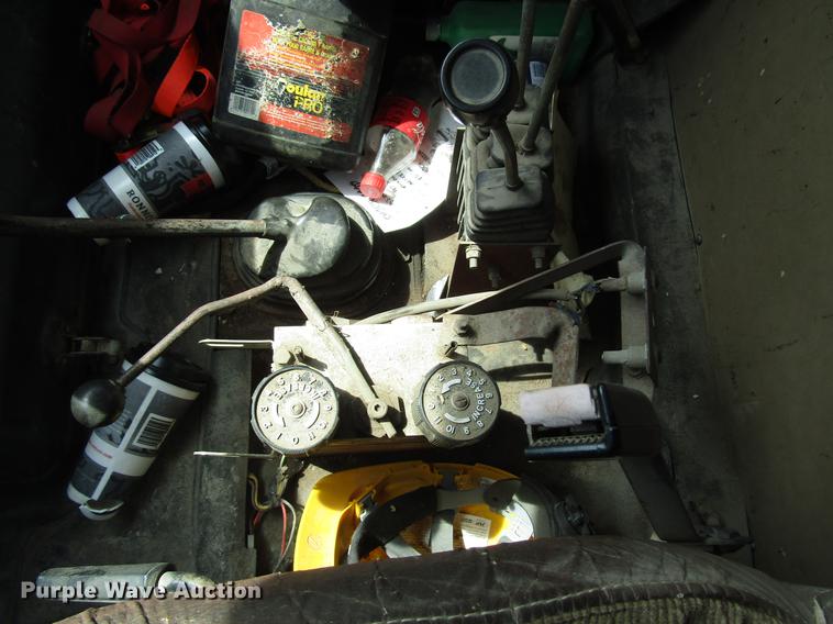 image for item DD7463 1992 International 4900 dump truck