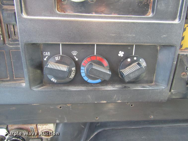 image for item DD7463 1992 International 4900 dump truck