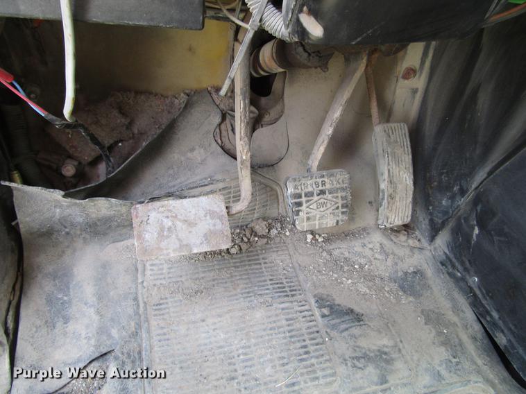 image for item DD7463 1992 International 4900 dump truck