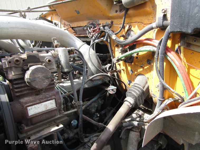 image for item DD7463 1992 International 4900 dump truck