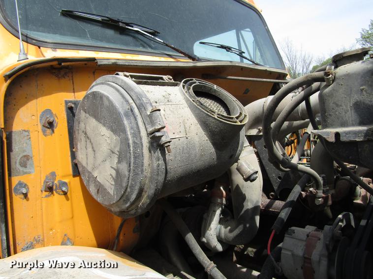 image for item DD7463 1992 International 4900 dump truck