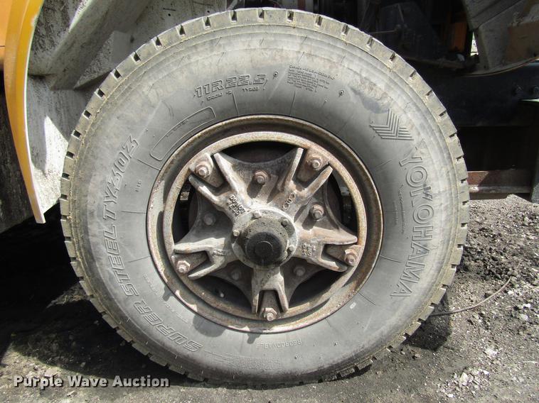 image for item DD7463 1992 International 4900 dump truck