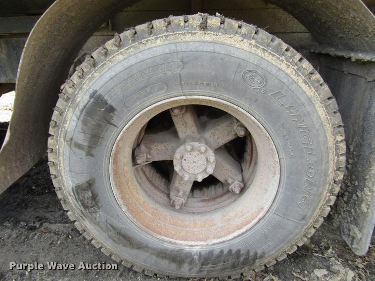 image for item DD7463 1992 International 4900 dump truck