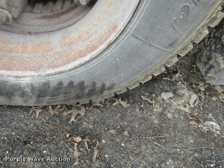 image for item DD7463 1992 International 4900 dump truck