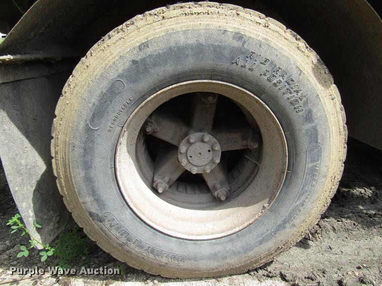 image for item DD7463 1992 International 4900 dump truck