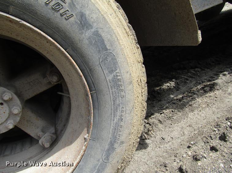 image for item DD7463 1992 International 4900 dump truck