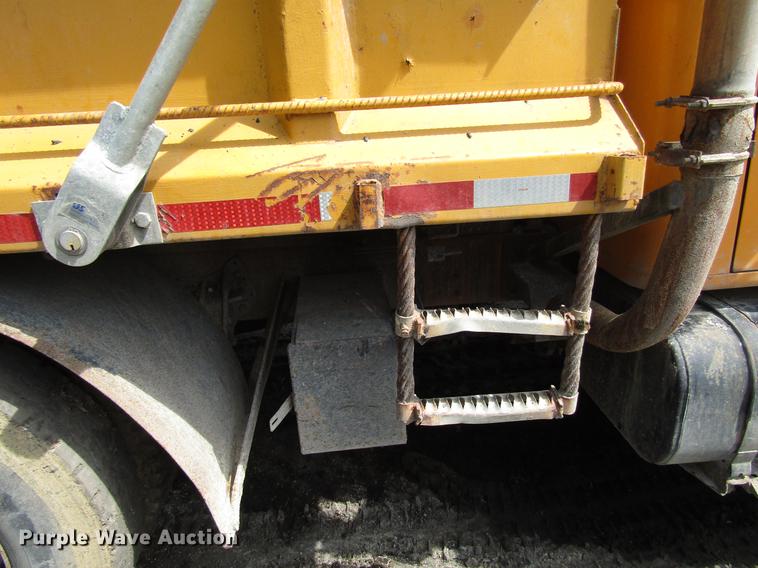image for item DD7463 1992 International 4900 dump truck