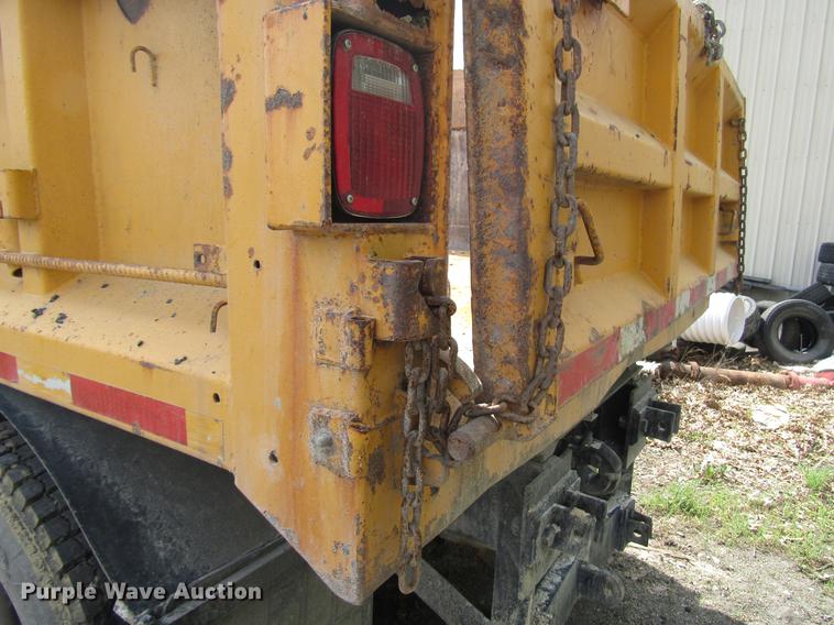 image for item DD7463 1992 International 4900 dump truck