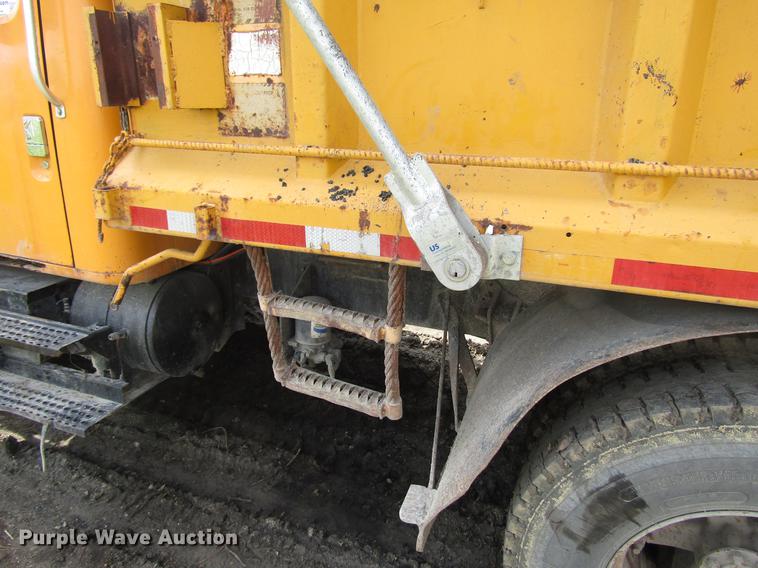 image for item DD7463 1992 International 4900 dump truck
