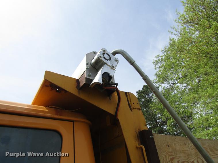 image for item DD7463 1992 International 4900 dump truck