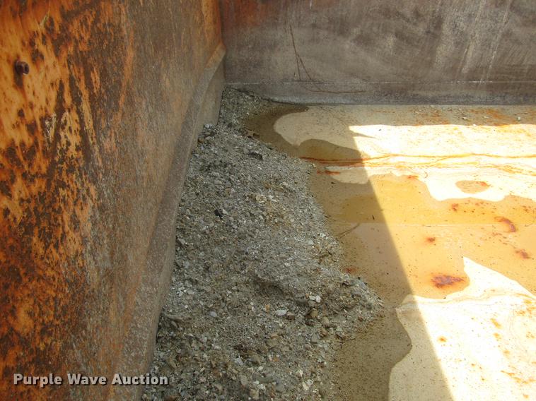 image for item DD7463 1992 International 4900 dump truck