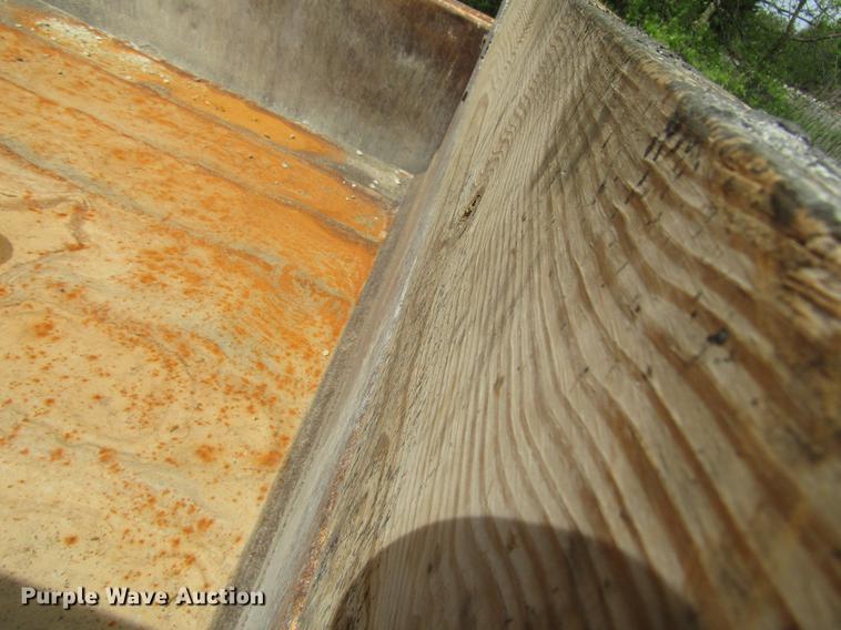 image for item DD7463 1992 International 4900 dump truck