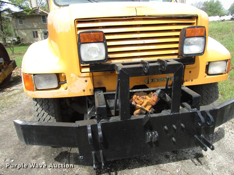 image for item DD7463 1992 International 4900 dump truck