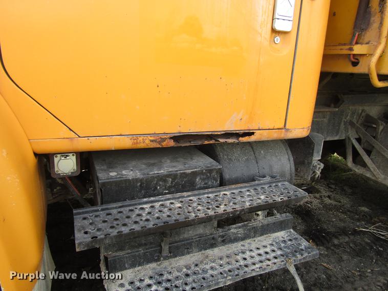 image for item DD7463 1992 International 4900 dump truck