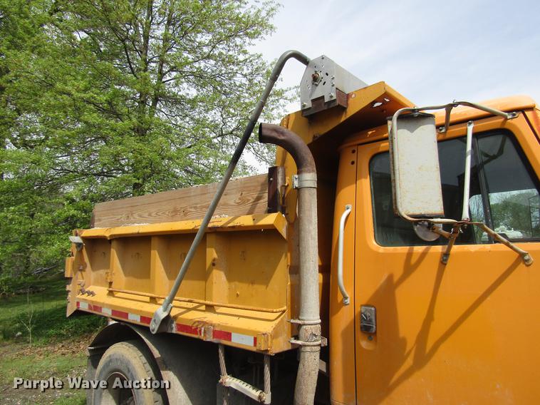 image for item DD7463 1992 International 4900 dump truck